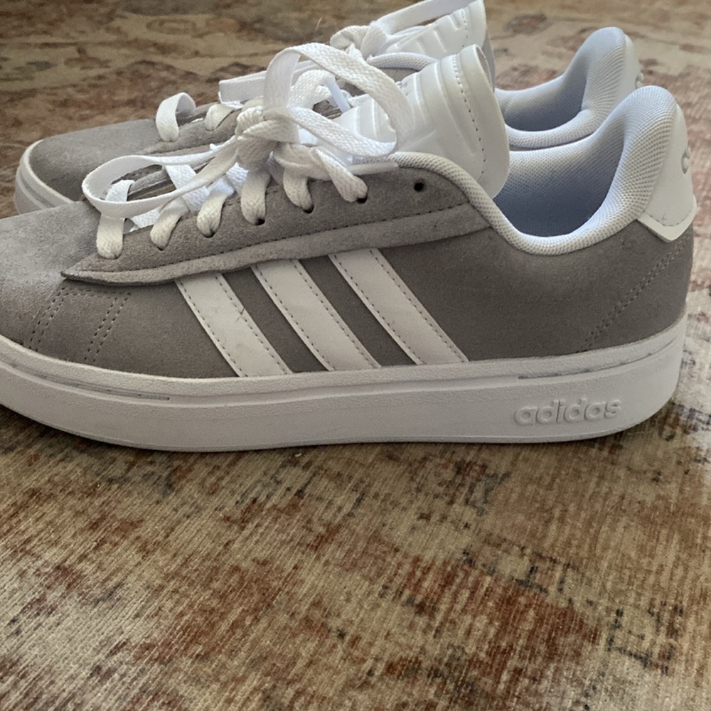 ADIDAS shoes - Picture 5 of 6